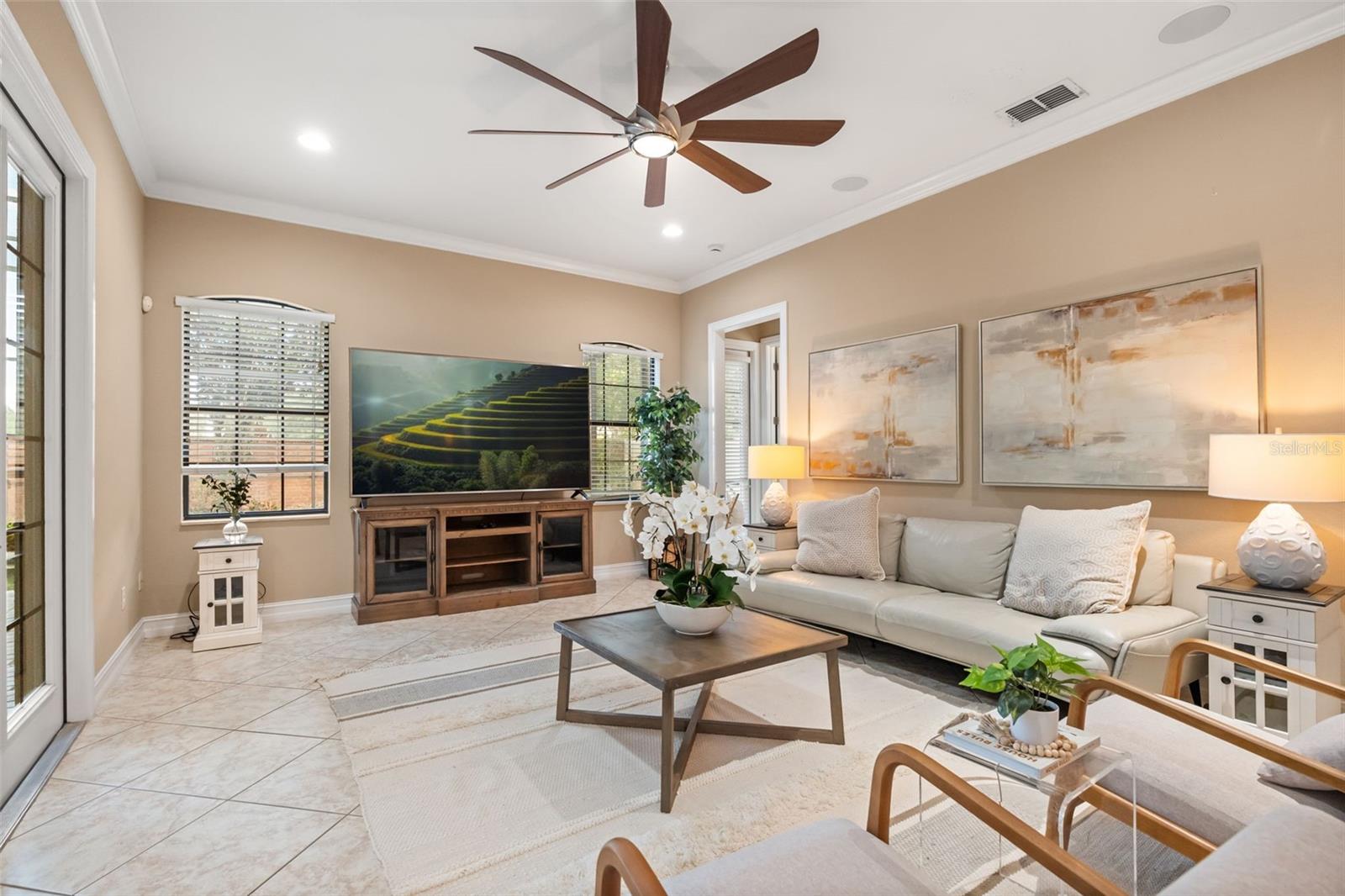 1260 BELLA VISTA CIR