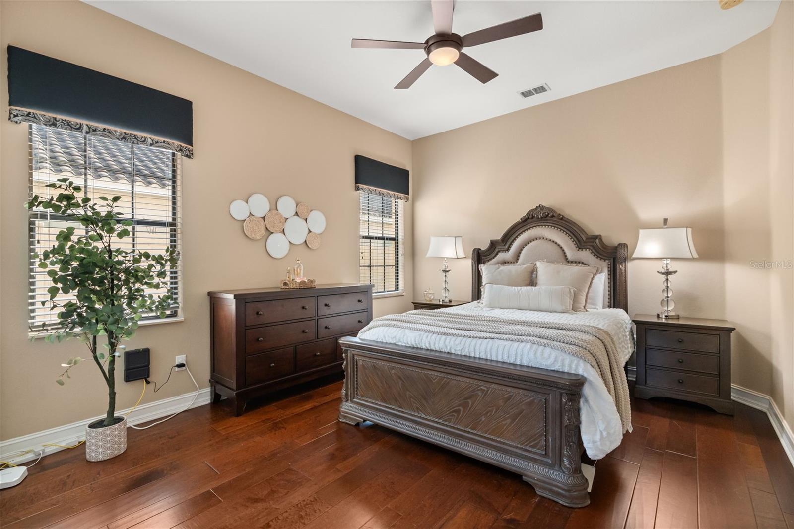 1260 BELLA VISTA CIR