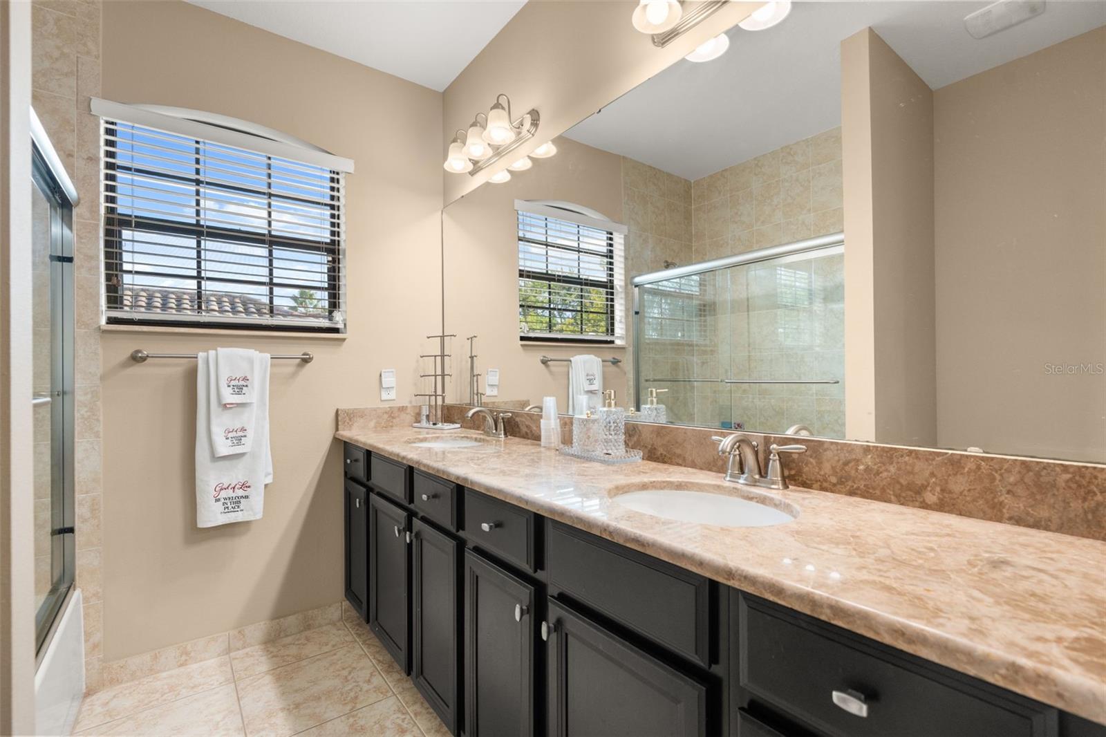 1260 BELLA VISTA CIR