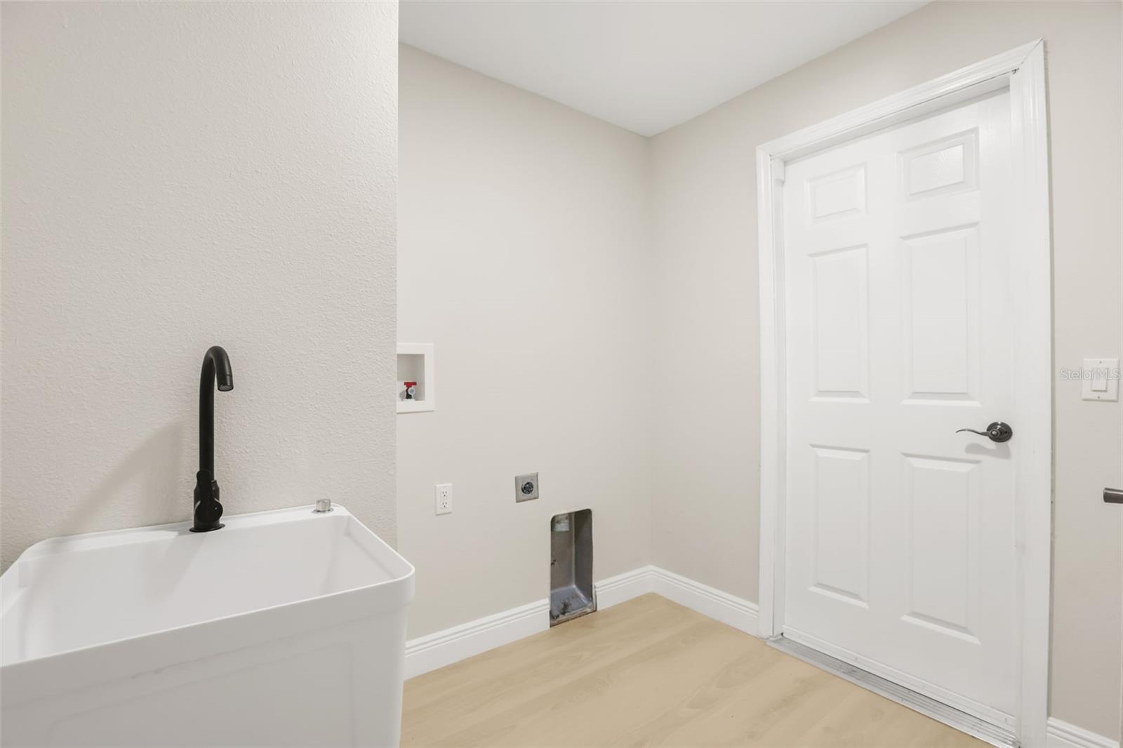 2196 LAUREL BLOSSOM CIR
