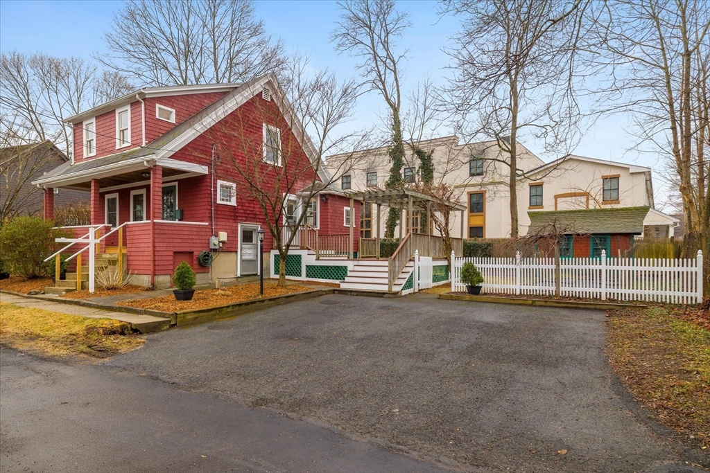 6 Woods Court