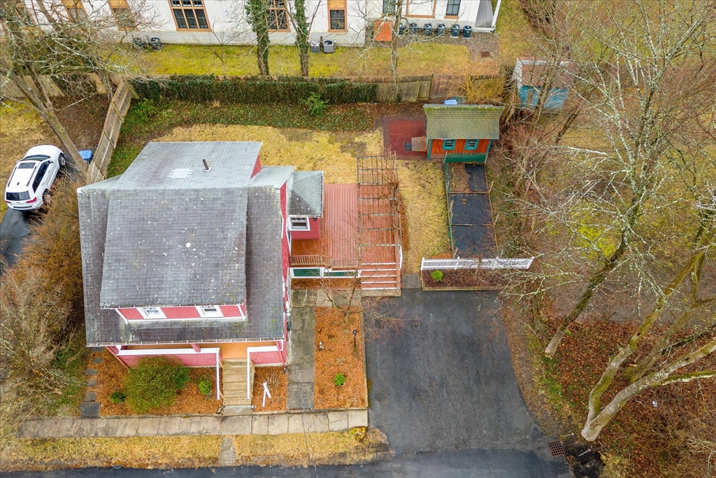 6 Woods Court