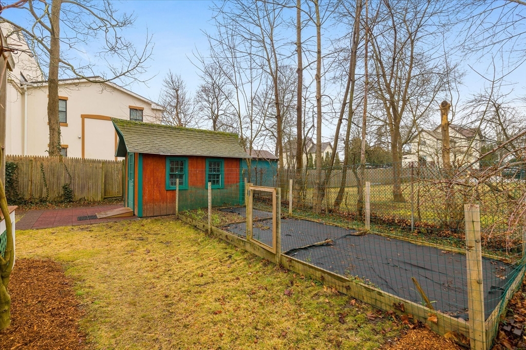 6 Woods Court