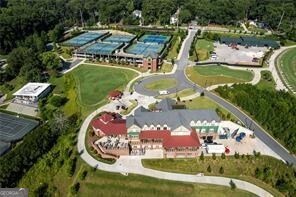 712 Gladstone Road NW