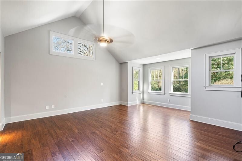 712 Gladstone Road NW