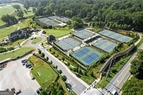 712 Gladstone Road NW