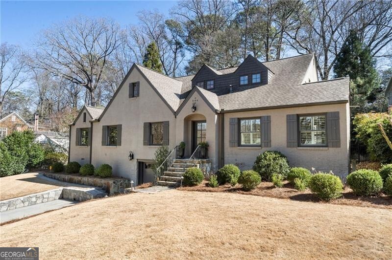 712 Gladstone Road NW