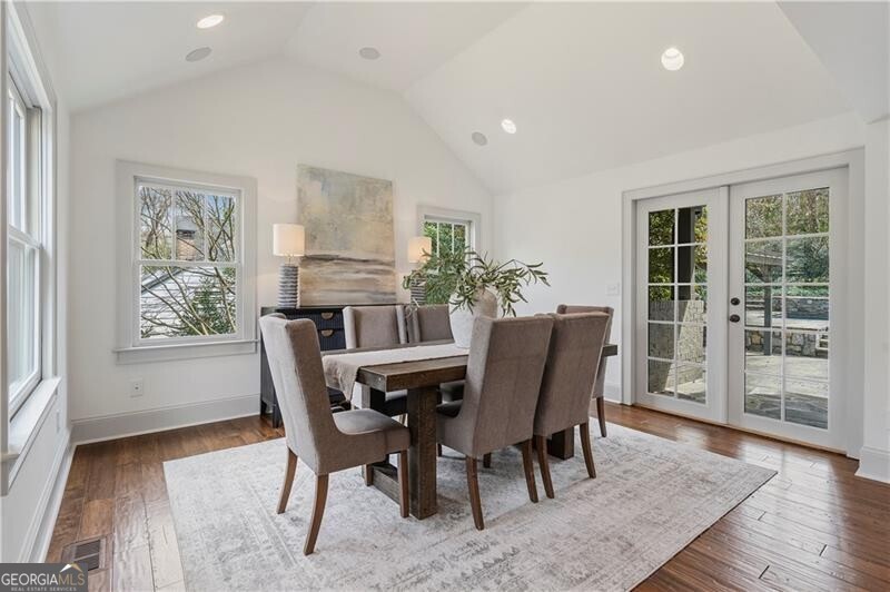 712 Gladstone Road NW