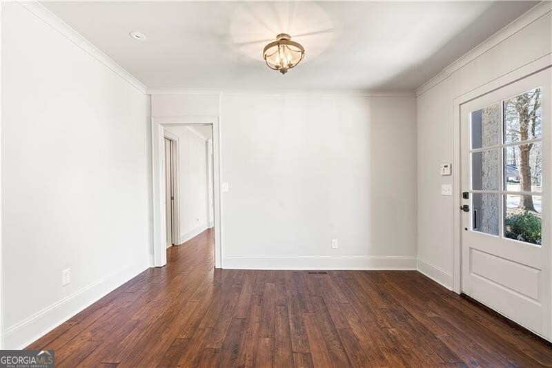 712 Gladstone Road NW