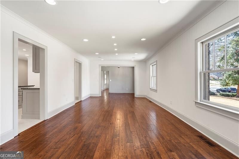 712 Gladstone Road NW