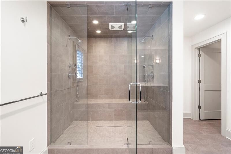 712 Gladstone Road NW