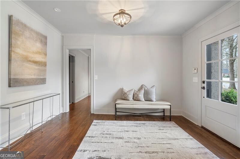 712 Gladstone Road NW