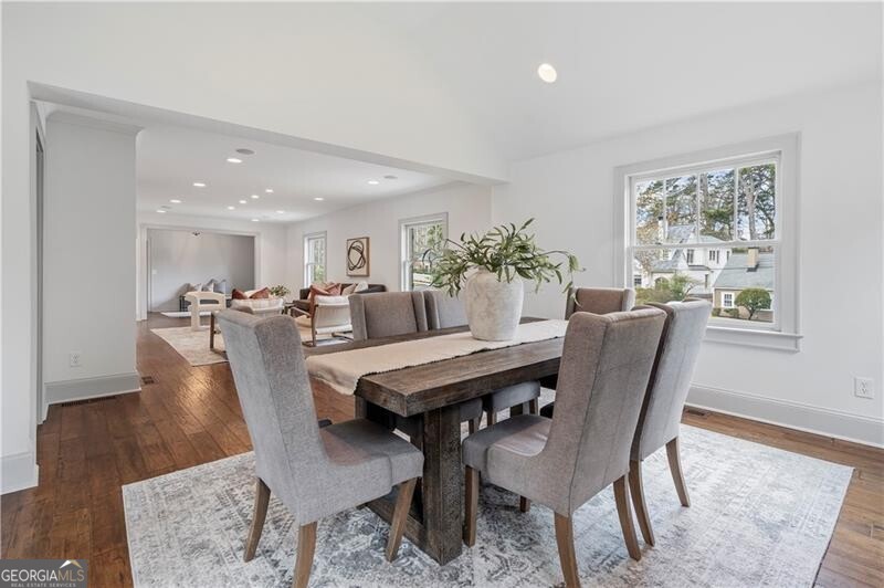 712 Gladstone Road NW