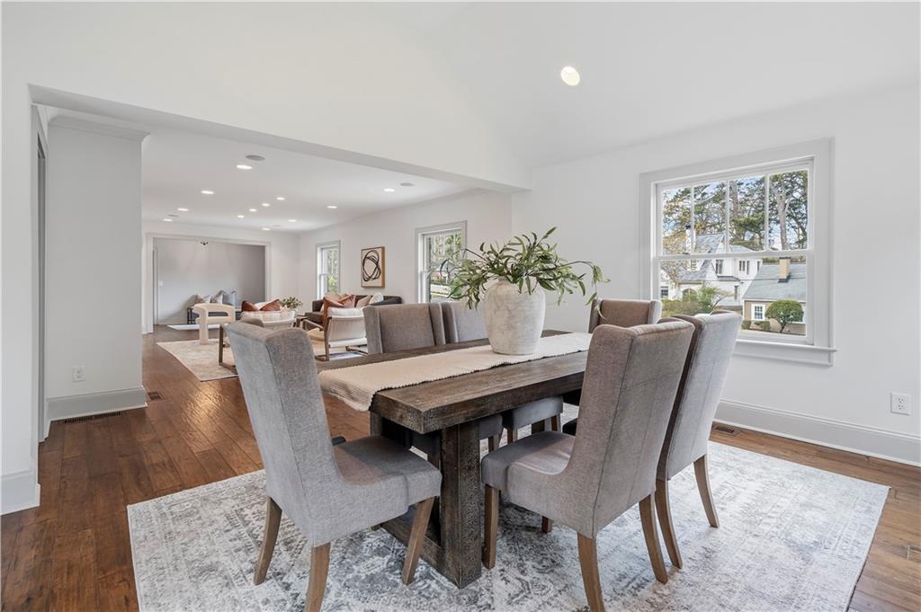 712 Gladstone Road NW