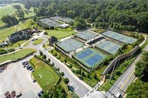 712 Gladstone Road NW