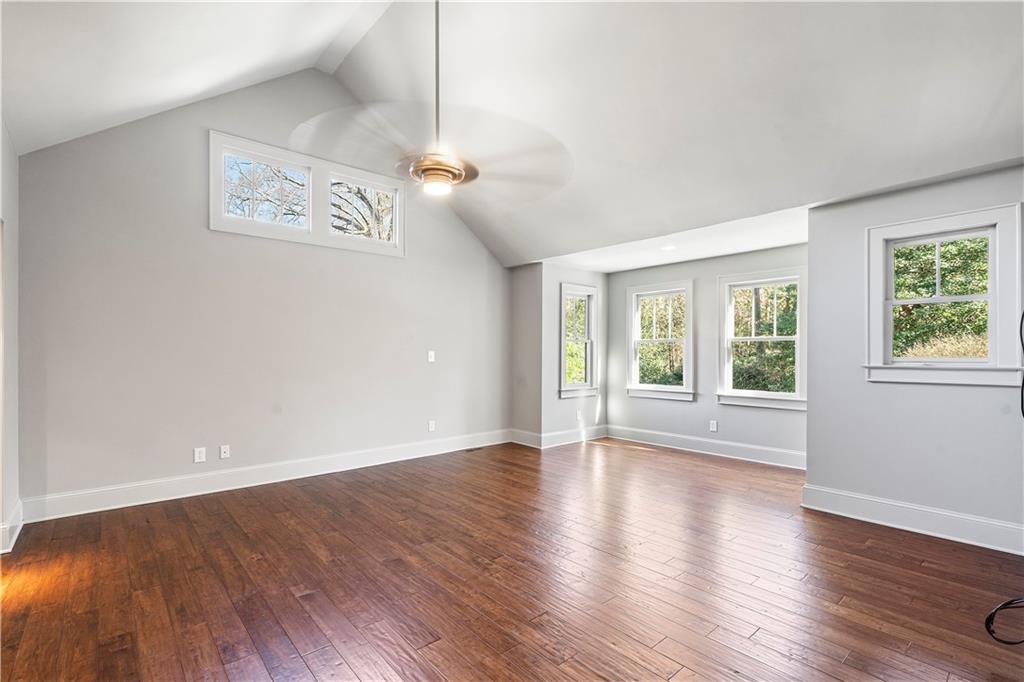 712 Gladstone Road NW