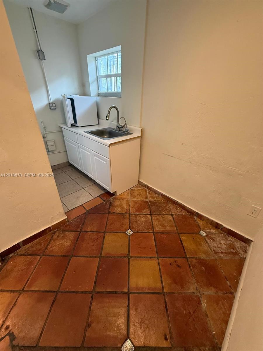 2916 SW 27th Ave # 1