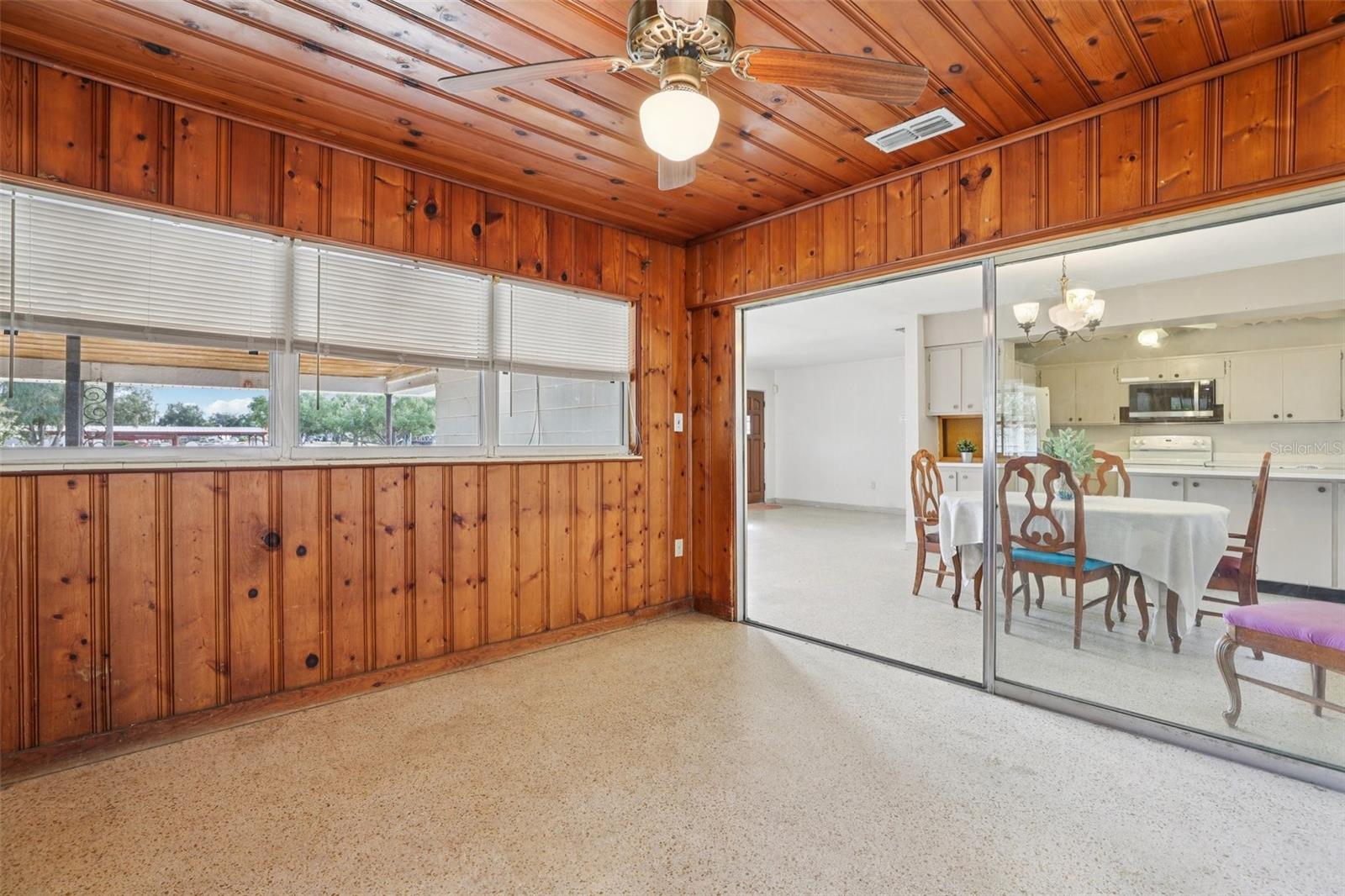 355 S GLENCRUITEN AVE