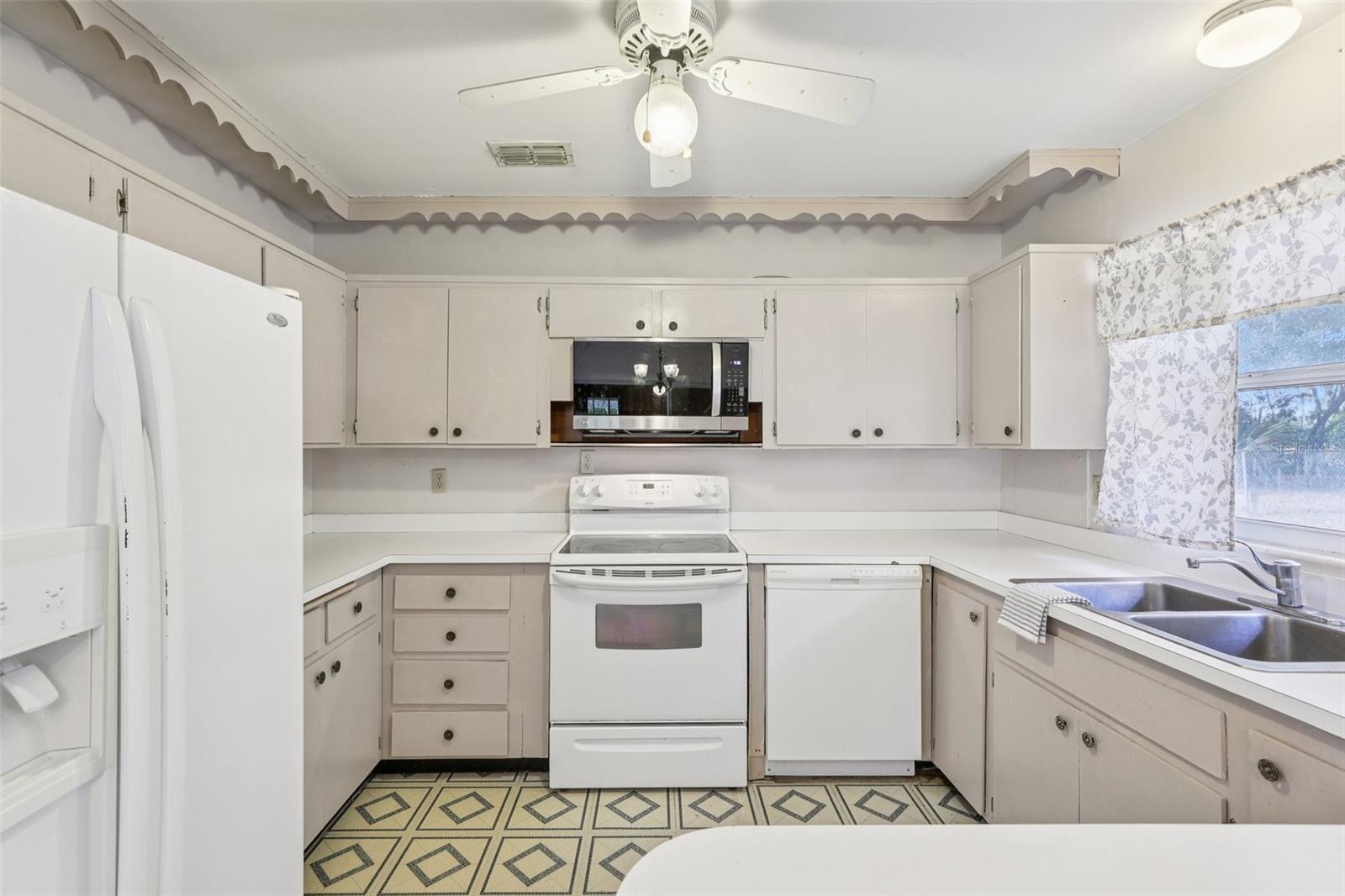 355 S GLENCRUITEN AVE