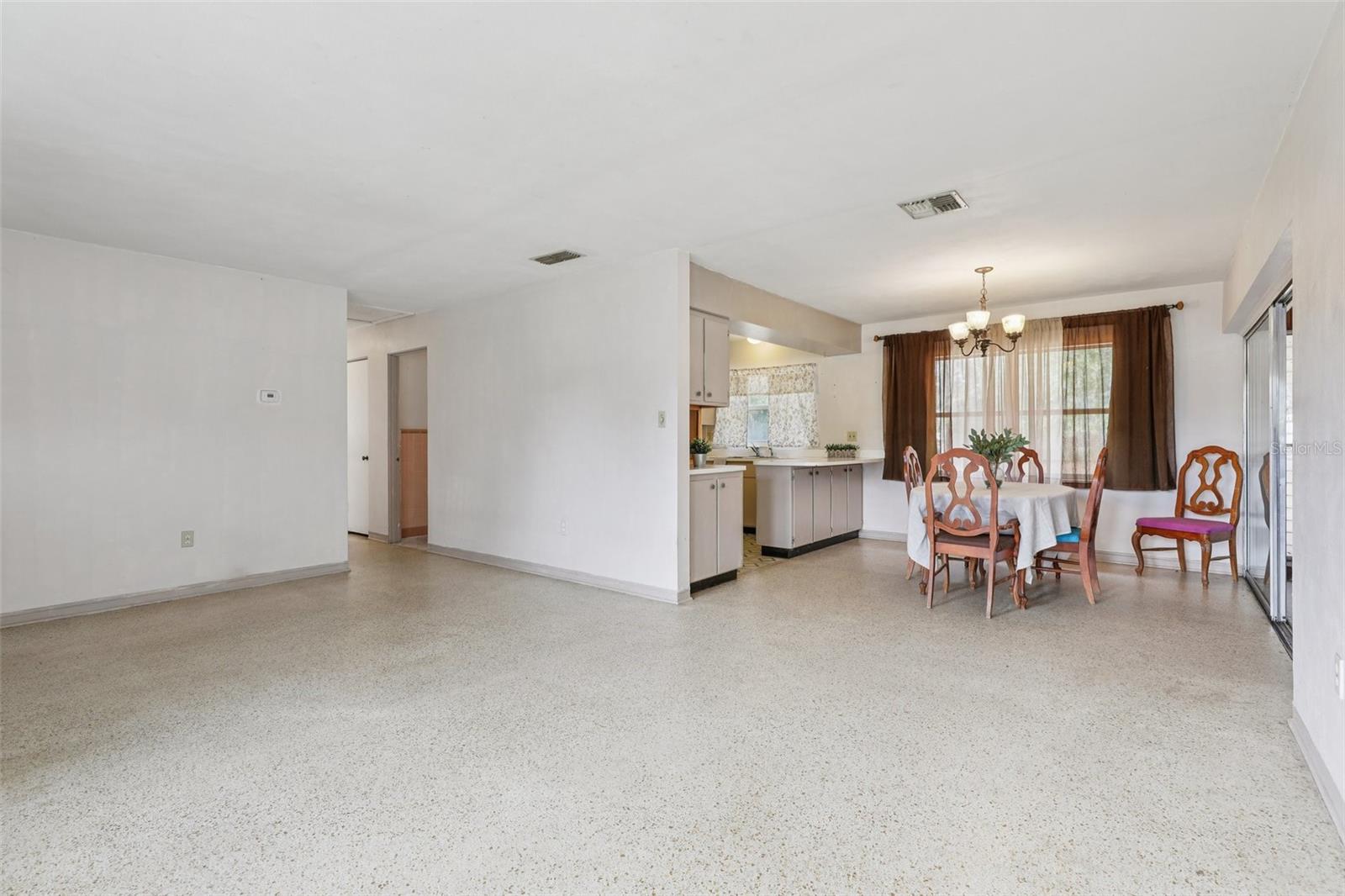 355 S GLENCRUITEN AVE