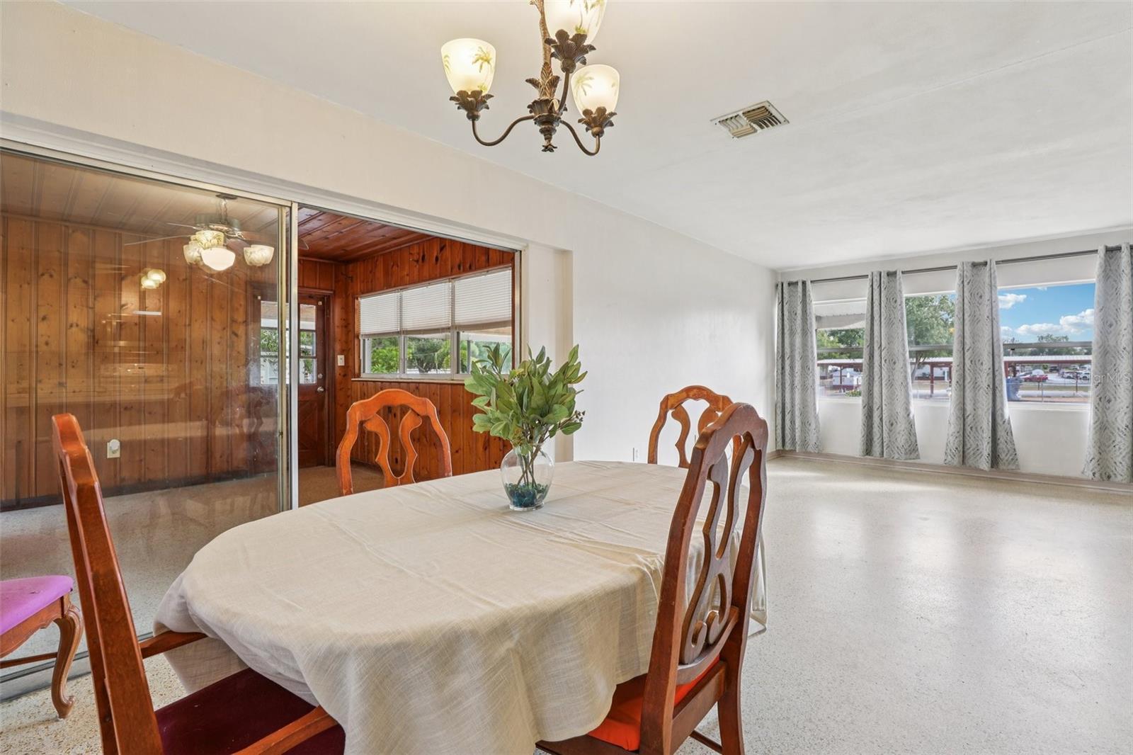 355 S GLENCRUITEN AVE