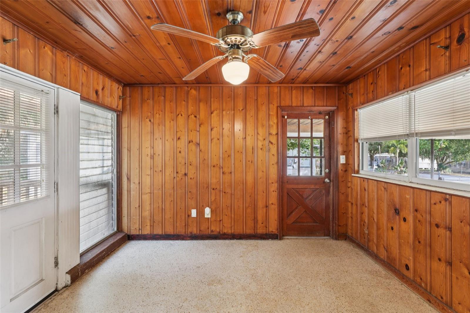 355 S GLENCRUITEN AVE