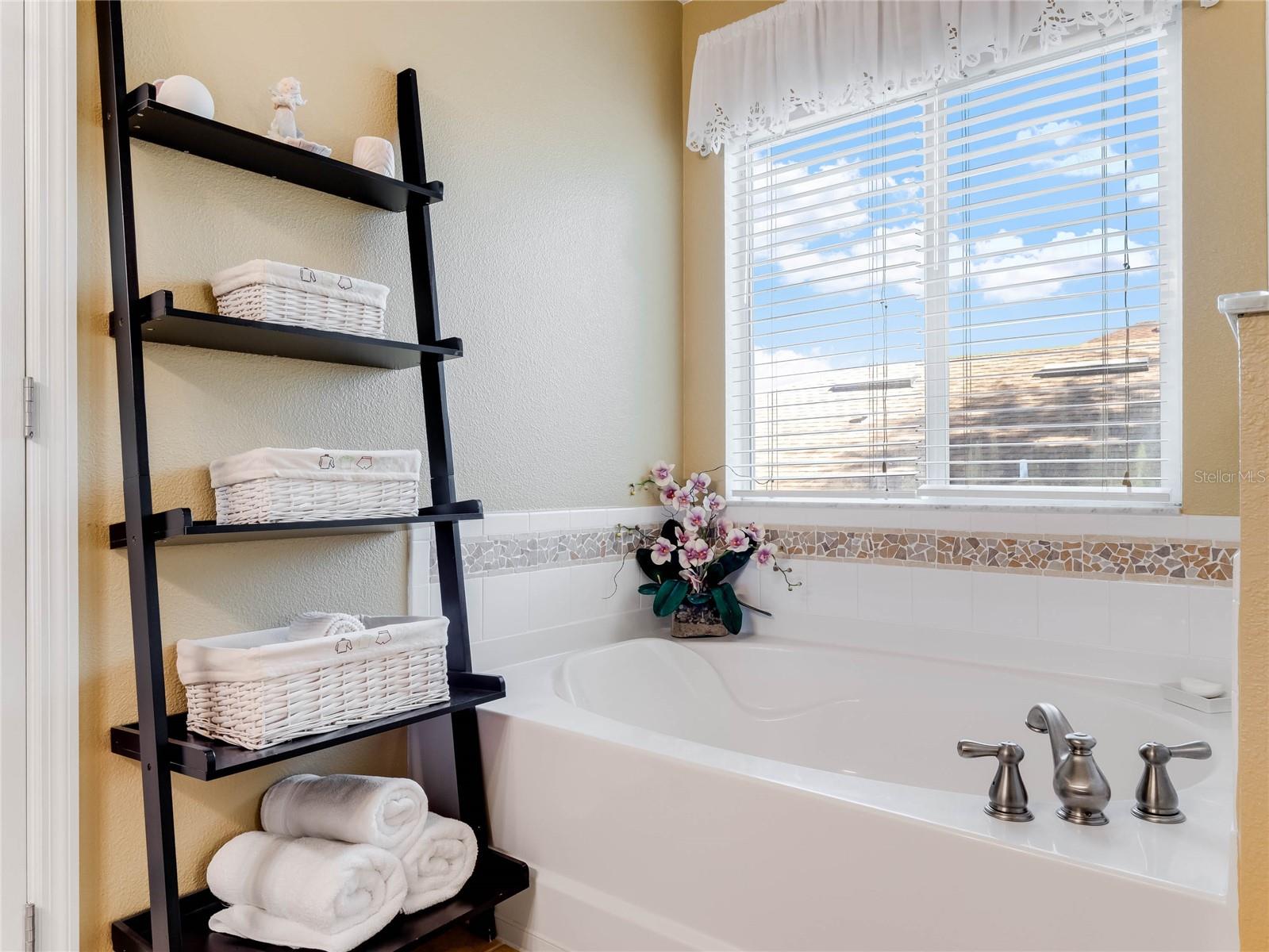 10133 STRATFORD POINTE AVE