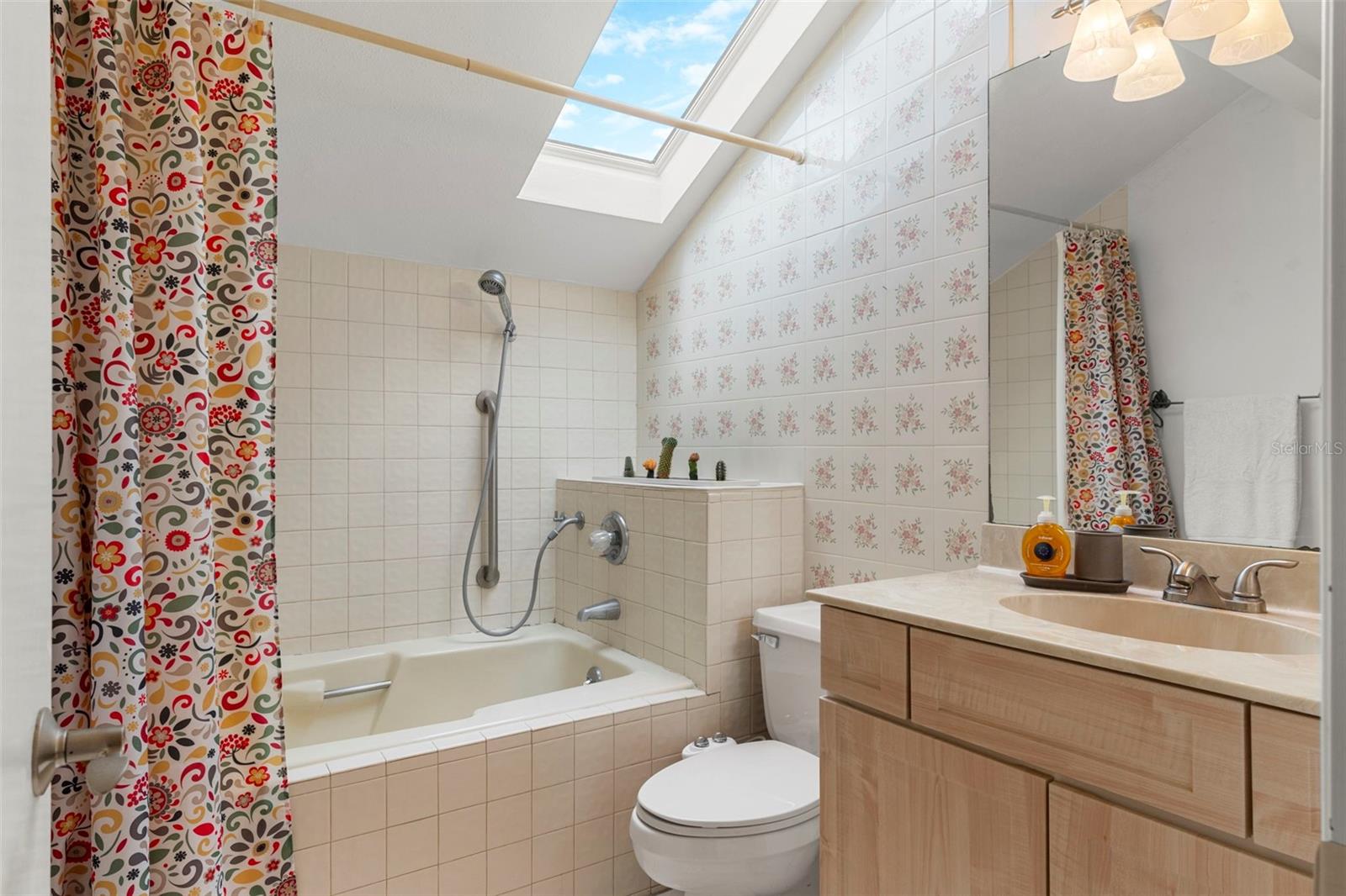 4558 N LAKE ORLANDO PKWY #2