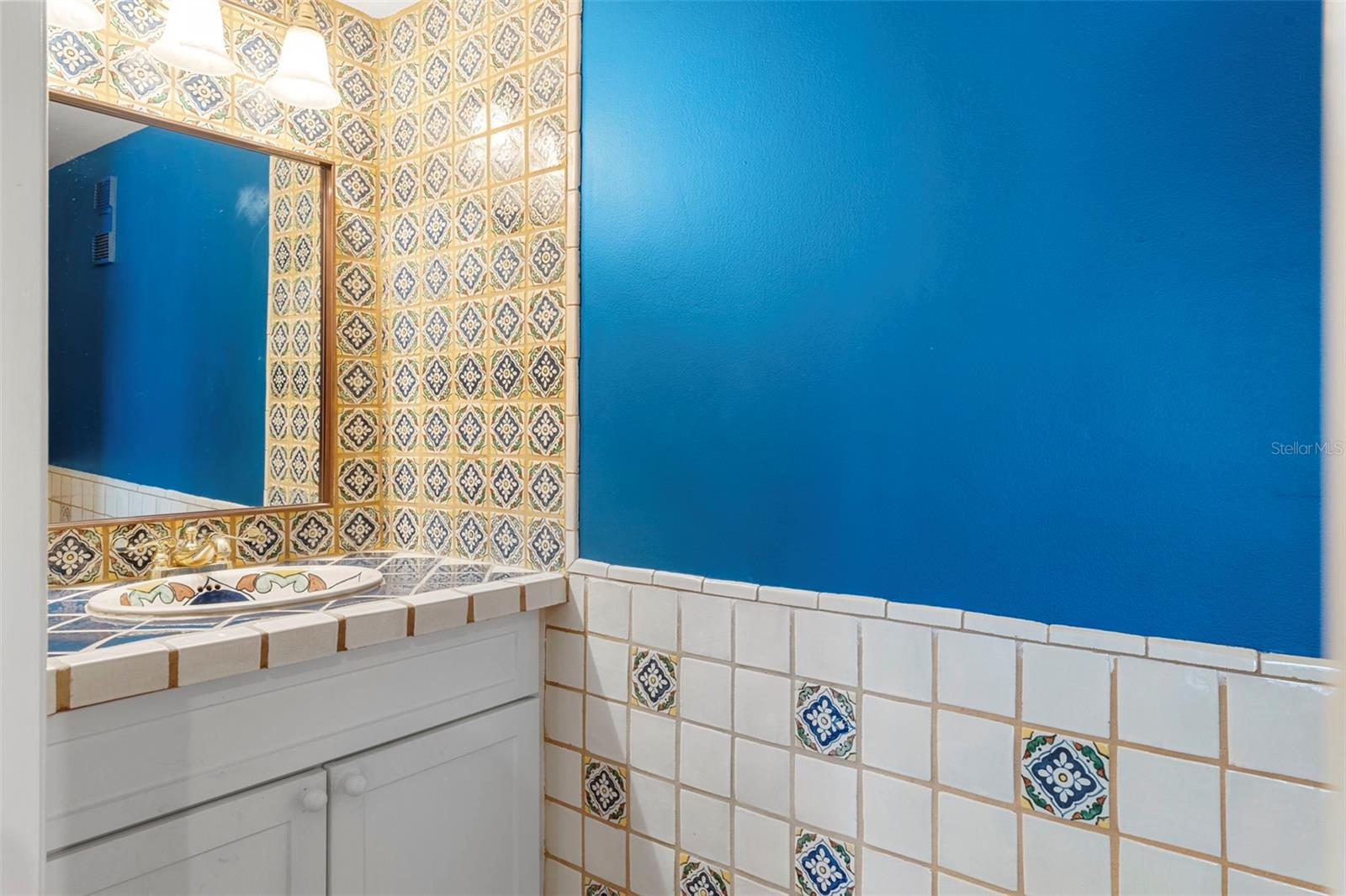 4558 N LAKE ORLANDO PKWY #2