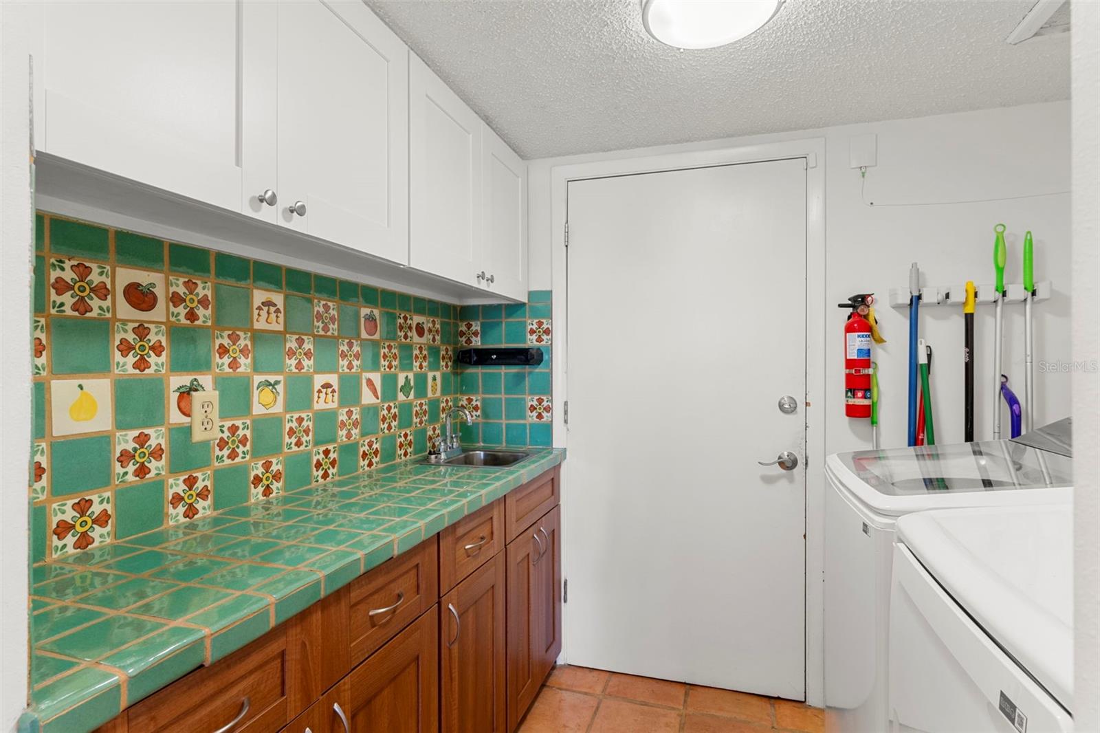 4558 N LAKE ORLANDO PKWY #2