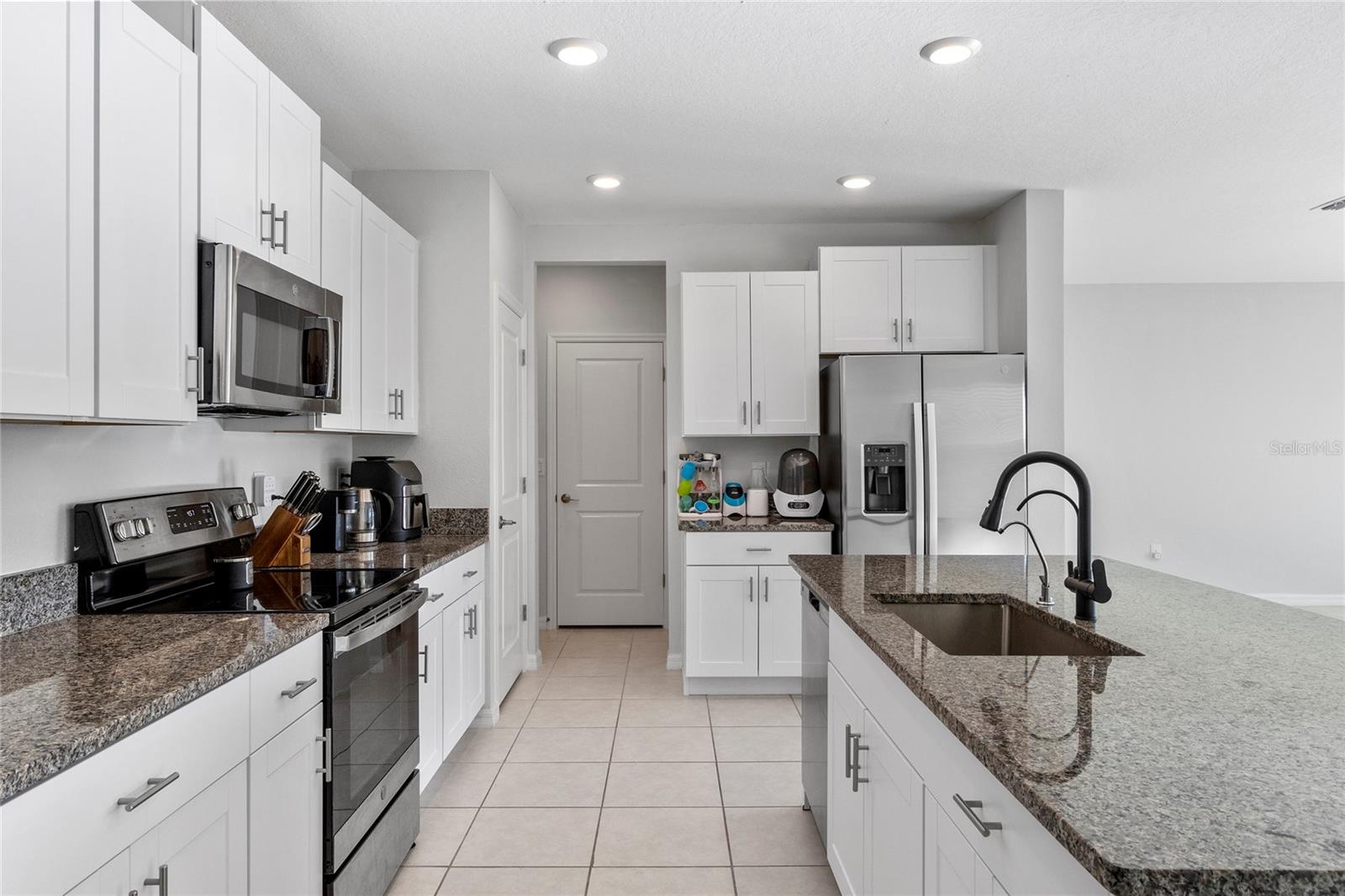 3519 LOUNGING WREN LN