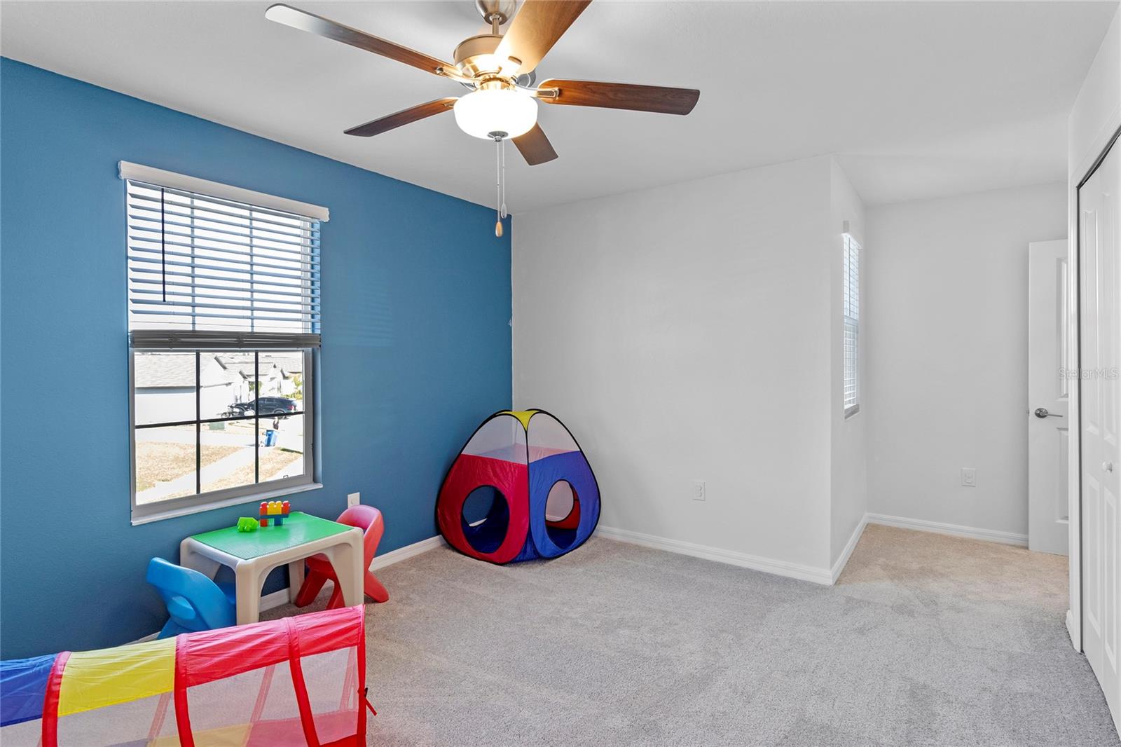 3519 LOUNGING WREN LN