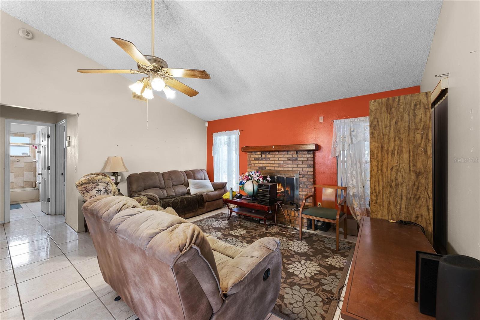 7025 HIAWASSEE OAK DR