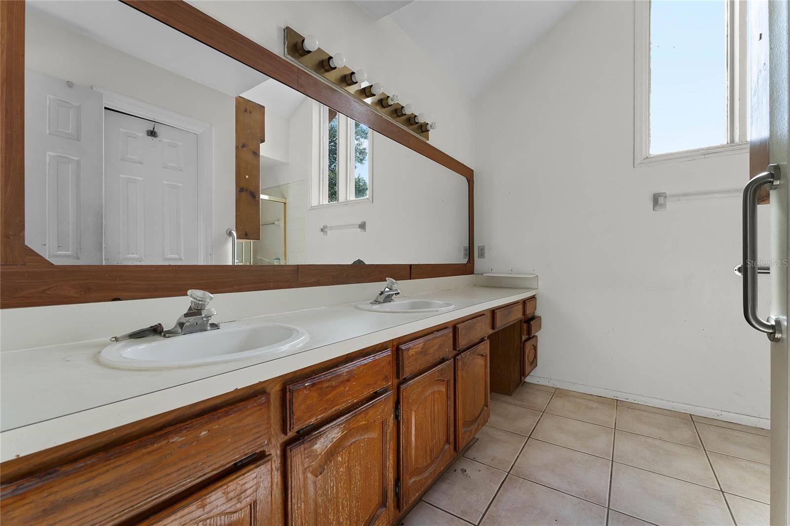 7025 HIAWASSEE OAK DR