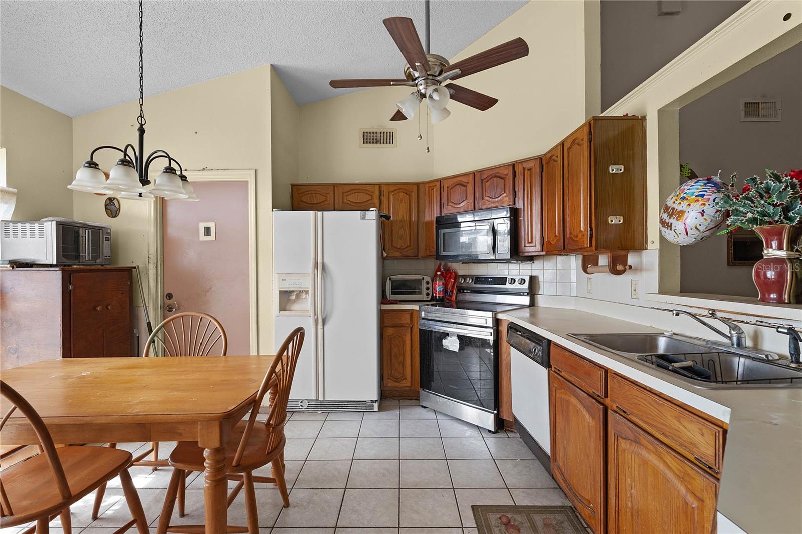 7025 HIAWASSEE OAK DR