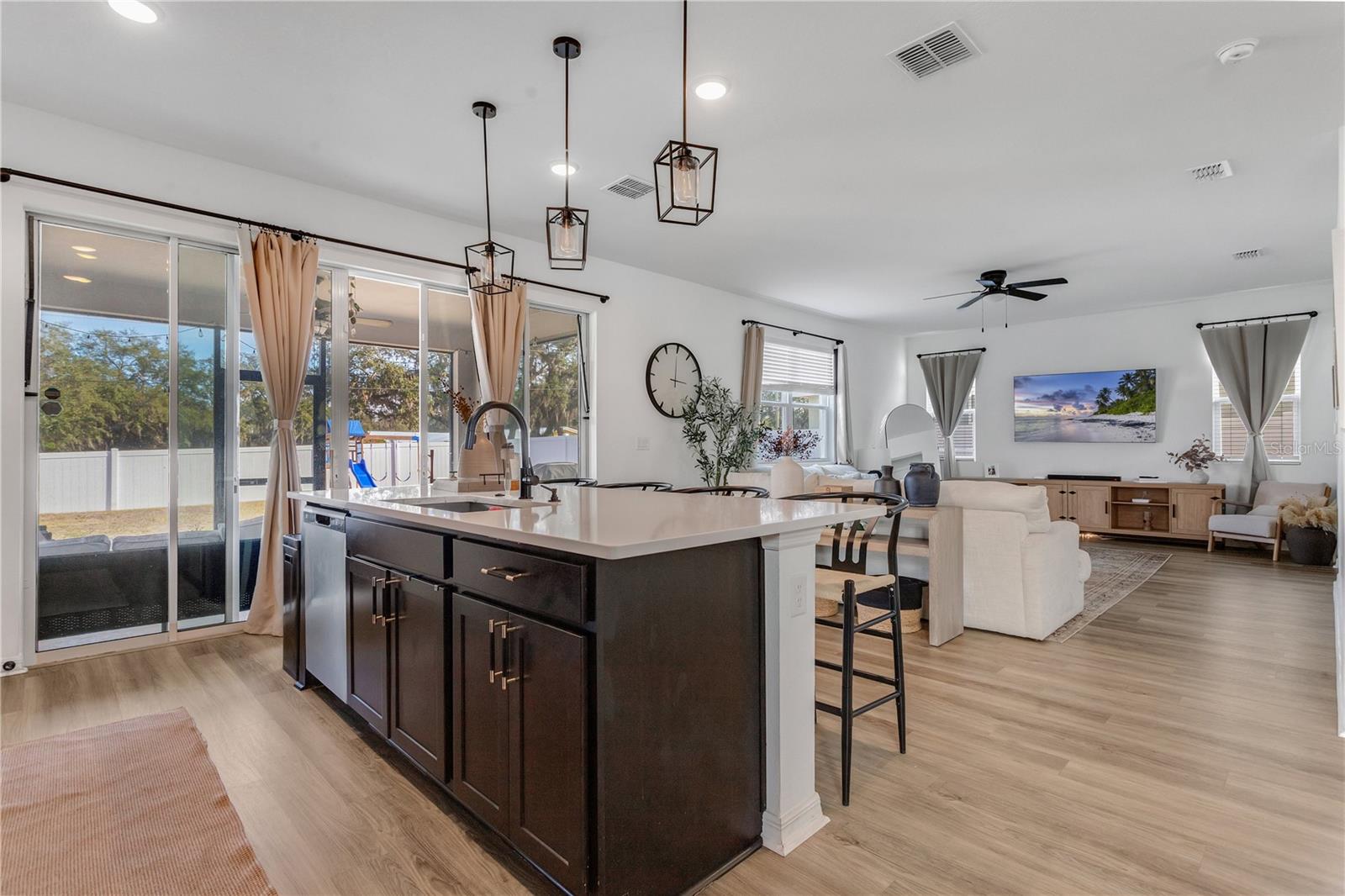 682 HERITAGE SQUARE DR