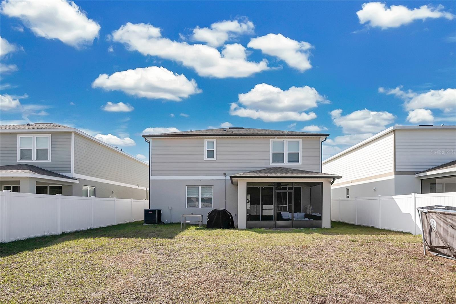 682 HERITAGE SQUARE DR