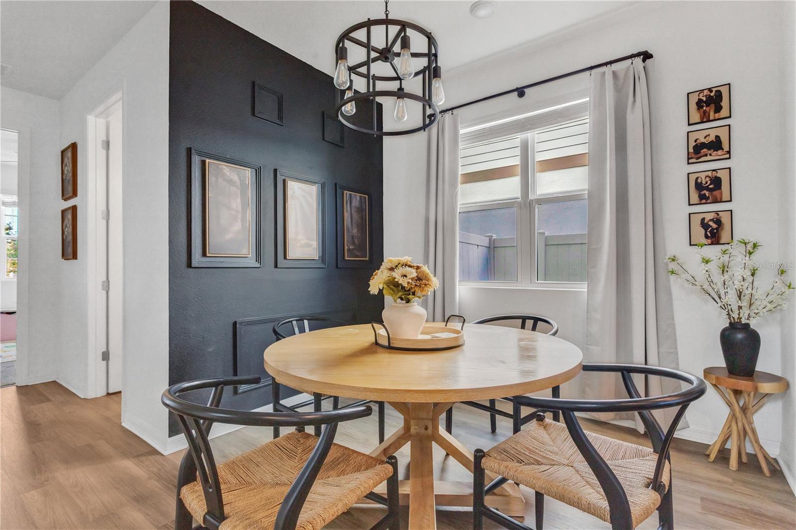 682 HERITAGE SQUARE DR