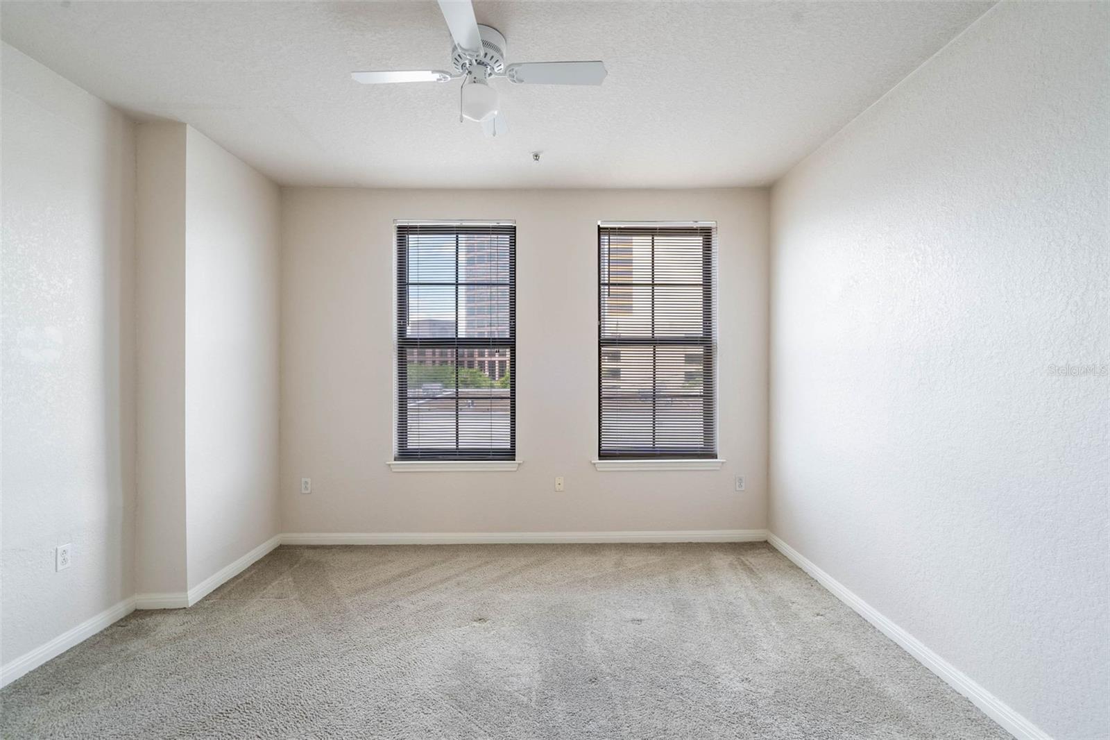 911 N ORANGE AVE #352