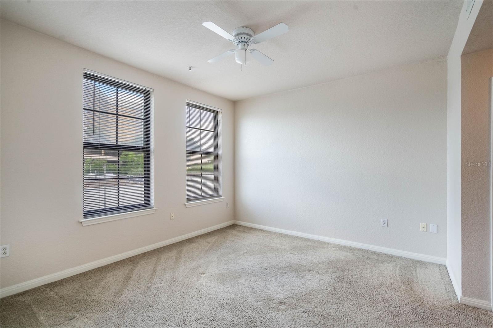 911 N ORANGE AVE #352