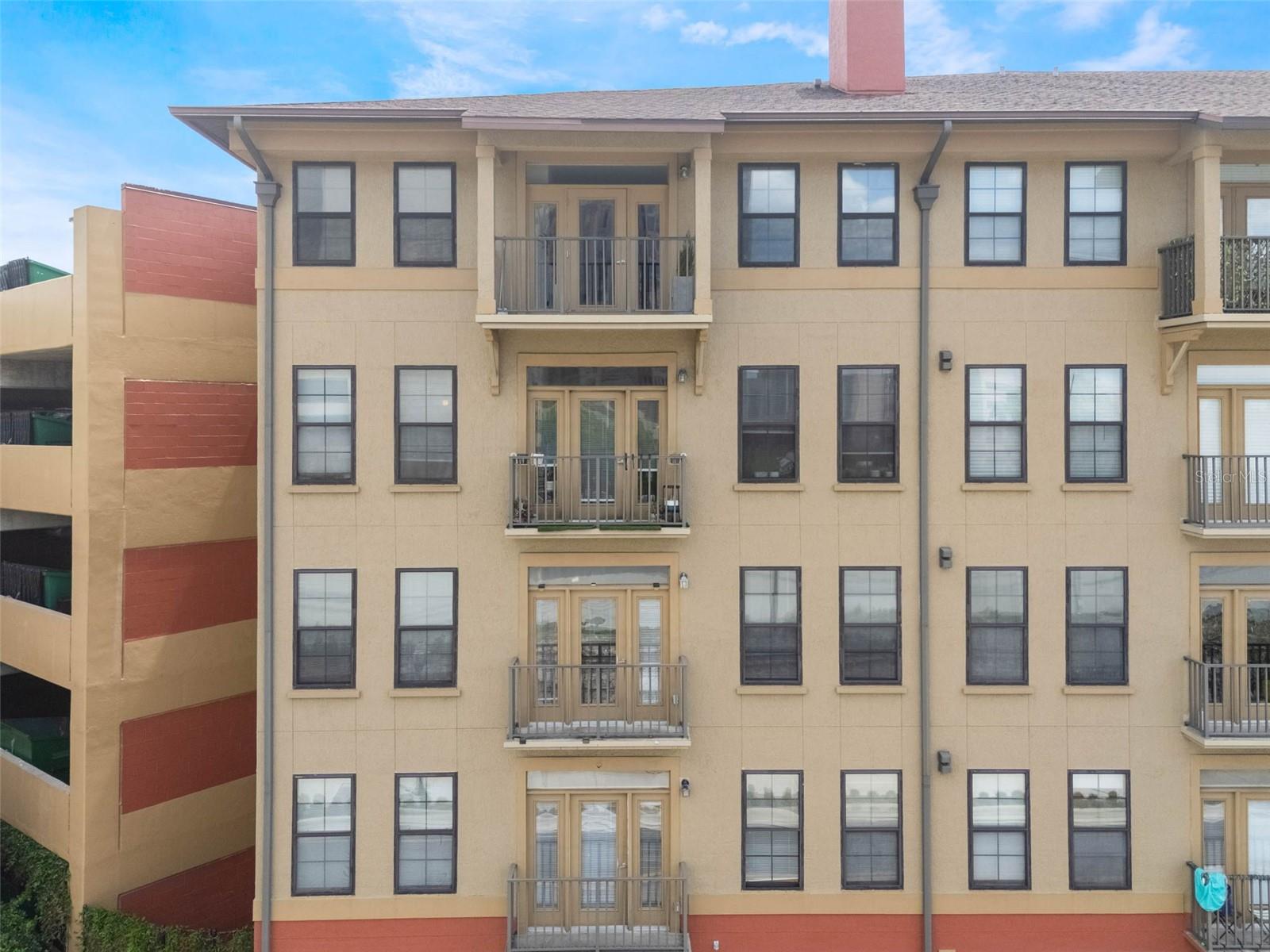 911 N ORANGE AVE #352