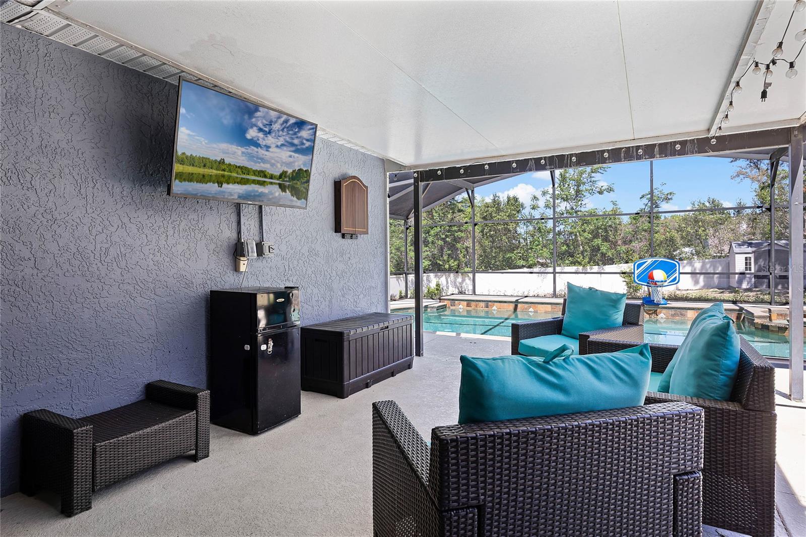 525 GENTLE BREEZE DR