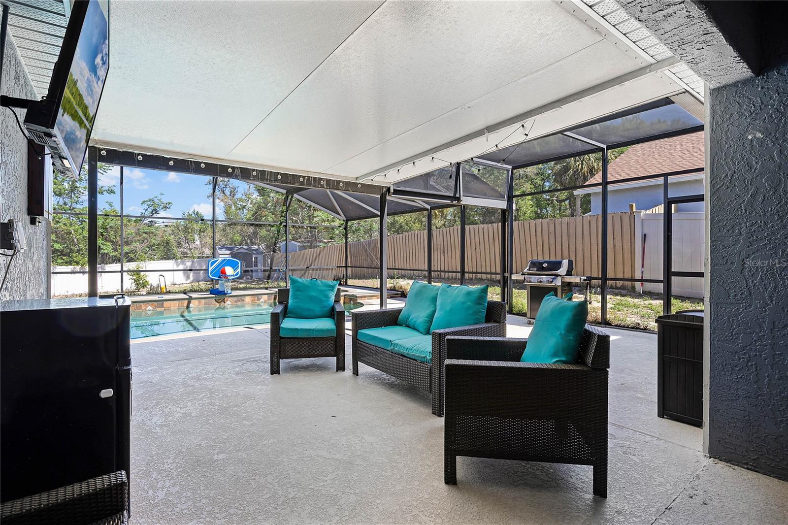 525 GENTLE BREEZE DR