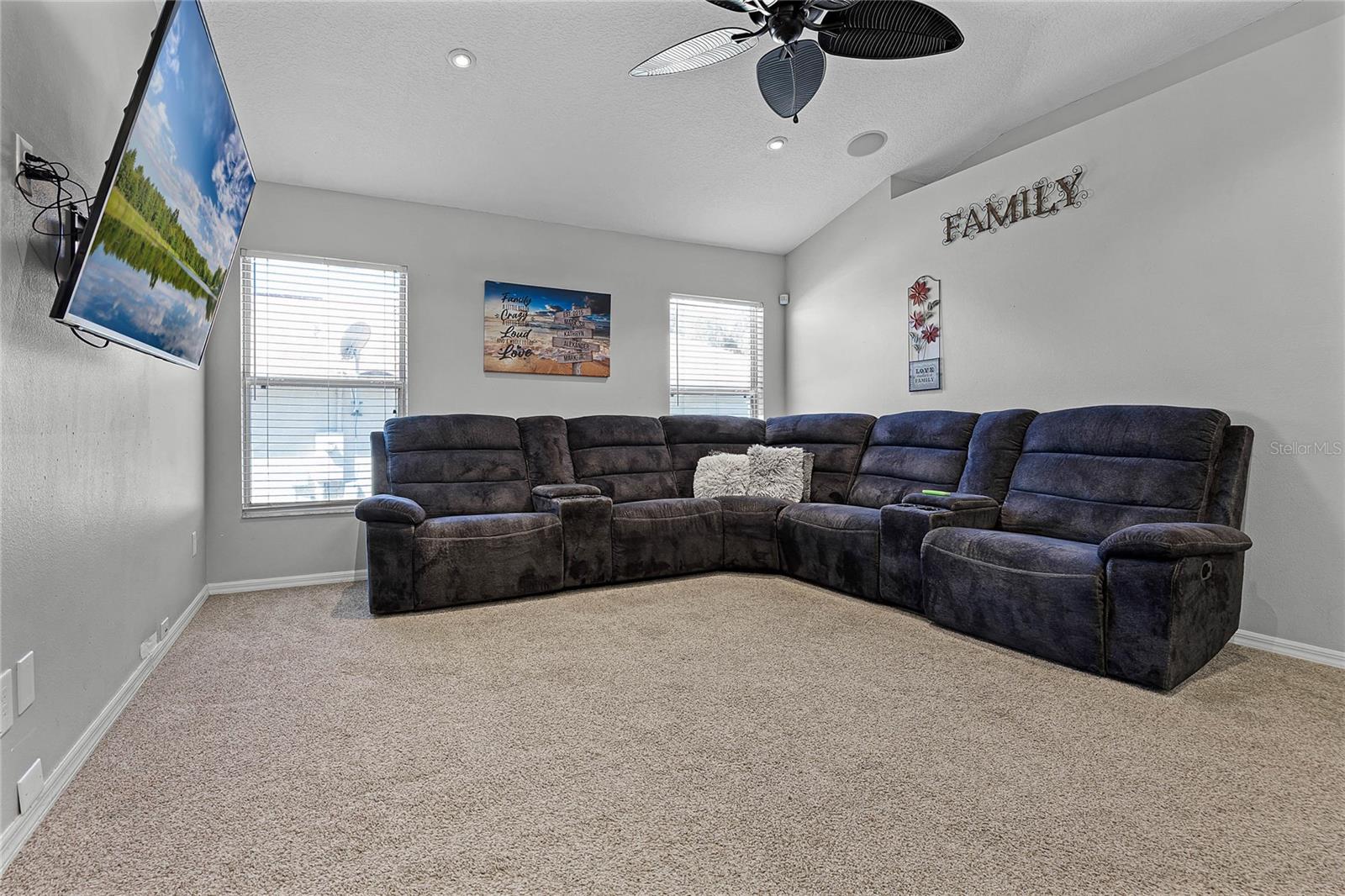 525 GENTLE BREEZE DR