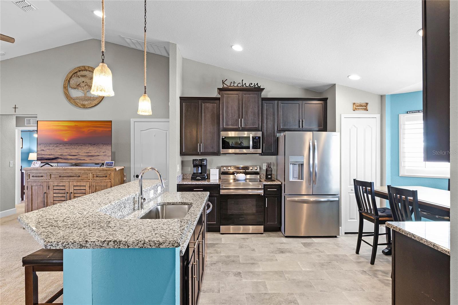 427 LANHAM DR