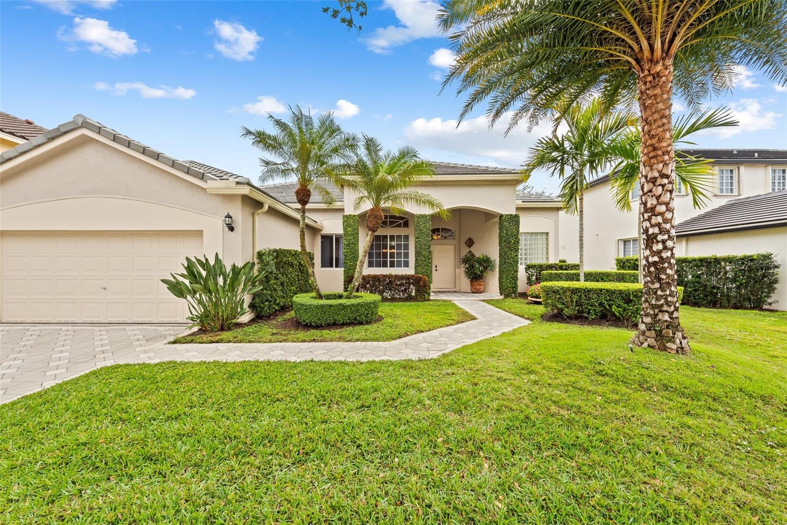 821 CRESTVIEW CIR
