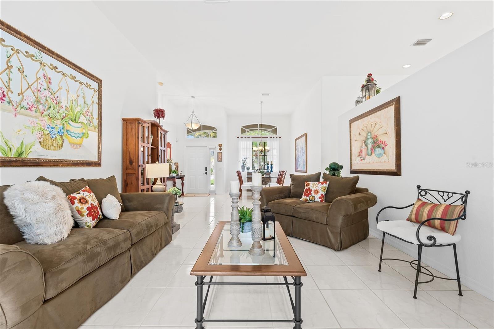 821 CRESTVIEW CIR