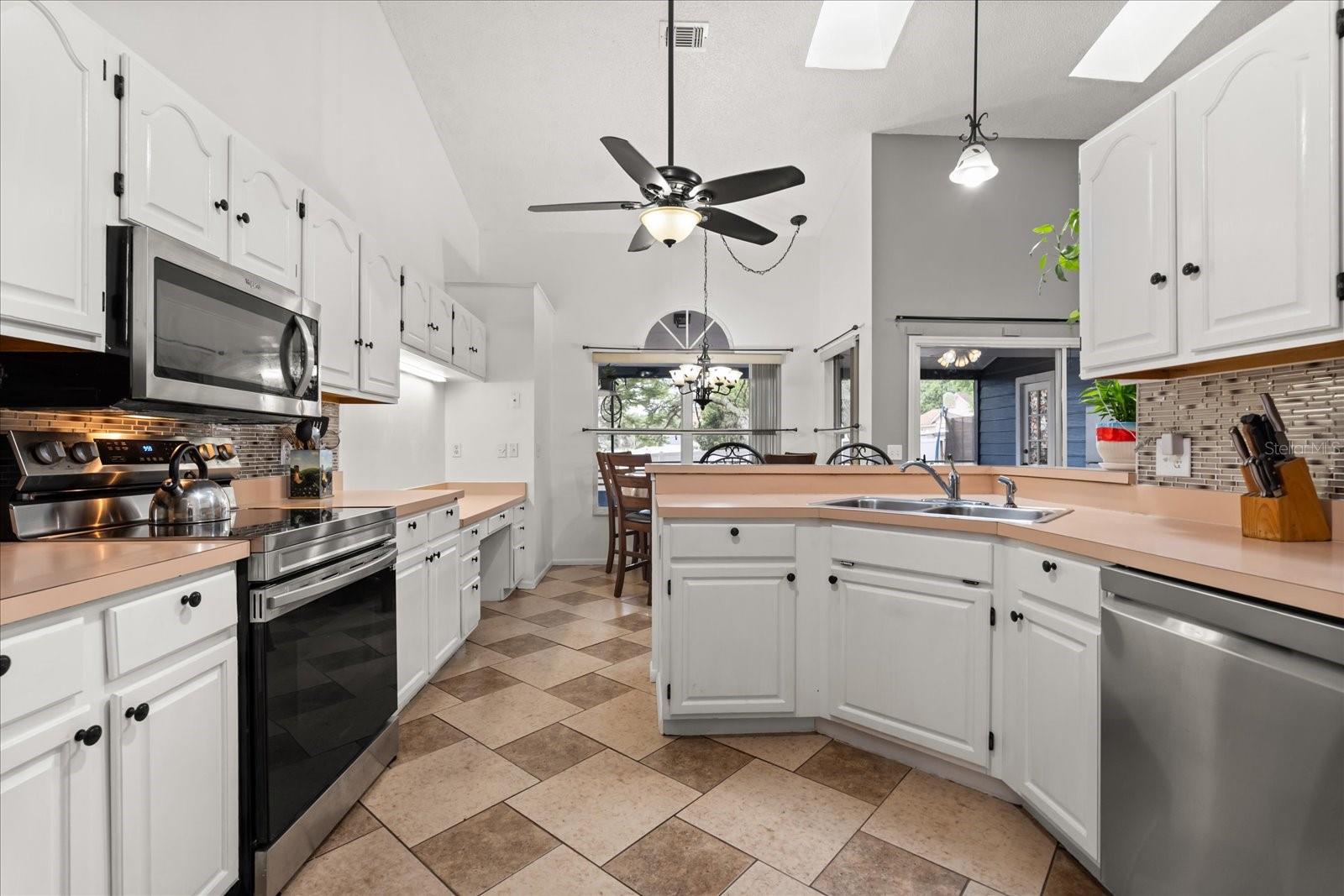 7151 HIAWASSEE OAK DR