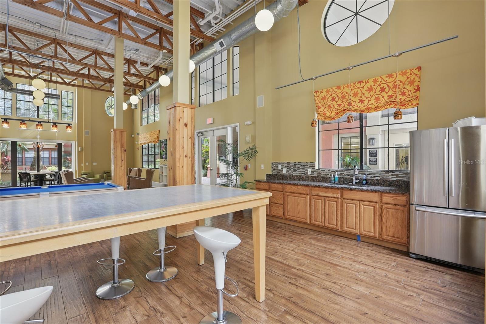 911 N ORANGE AVE #409