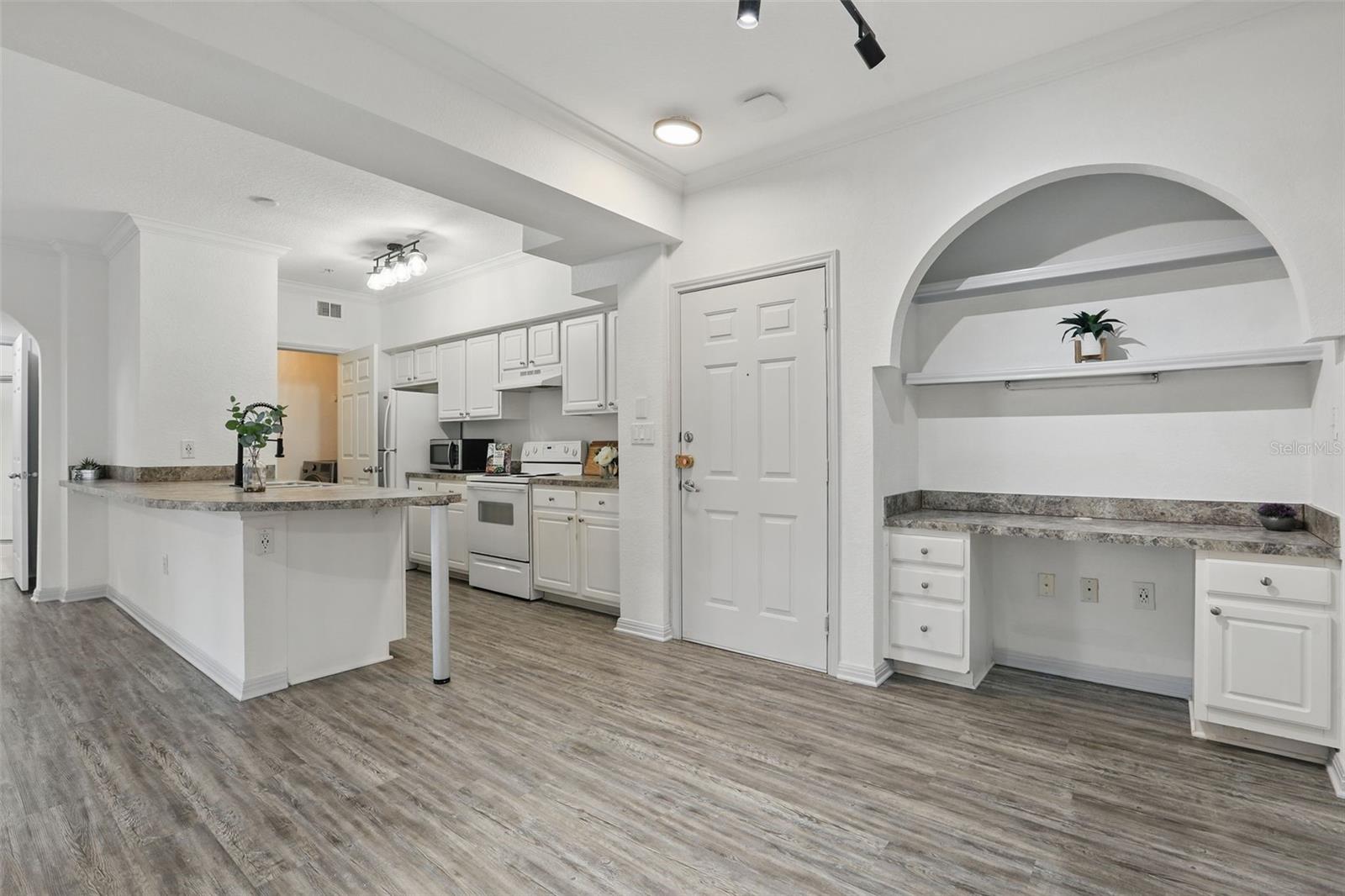 911 N ORANGE AVE #409